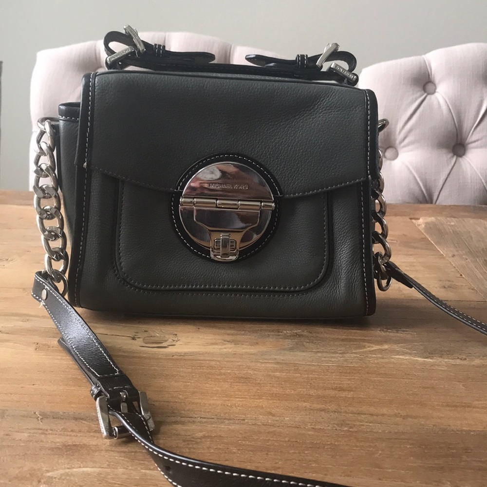 Classy Michael Kors Crossbody